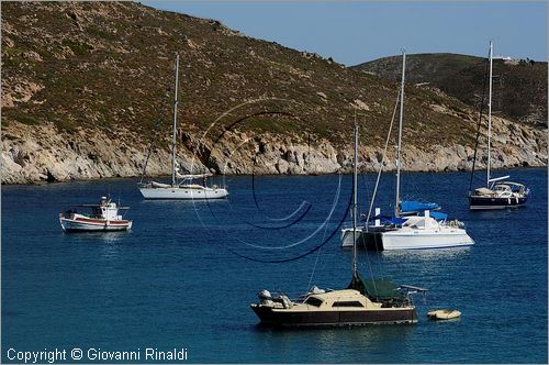 GRECIA - GREECE - Isole del Dodecaneso - Dodecanese Islands - Isola di Patmos - la costa presso Livadi tou Pothitou e l'isoletta di Aghios Georghios