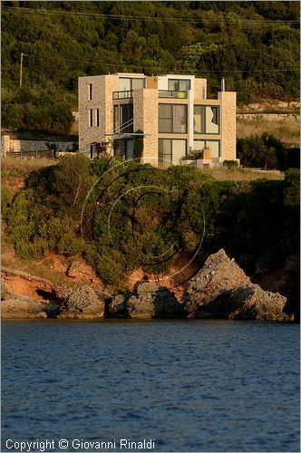 GRECIA - GREECE - Isole Ionie - Ionian Islans - Zacinto Zakynthos - costa orientale - casa presso Varvares