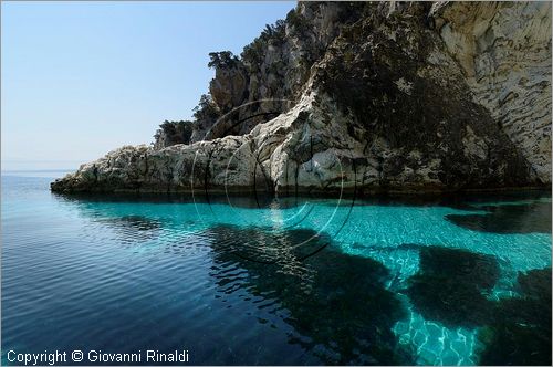 GRECIA - GREECE - Isole Ionie - Ionian Islans - Atokos - Cliff Bay