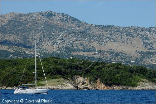 GRECIA - GREECE - Isole Ionie - Ionian Islans - Corf (Krkyra) - navigazione lungo il canale nord che la separa dall'Albania