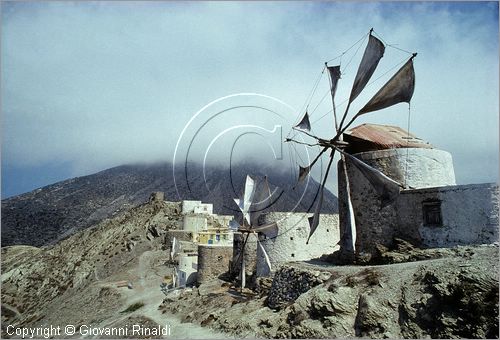 GREECE (Dodecanese) Karpathos Island - GRECIA (Dodecanneso) Isola di Scarpanto - Olimbos - antico paese arroccato sul crinale ed isolato a nord dell'isola - vecchi mulini a vento ancora funzionanti