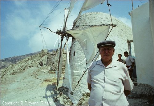 GREECE (Dodecanese) Karpathos Island - GRECIA (Dodecanneso) Isola di Scarpanto - Olimbos - antico paese arroccato sul crinale ed isolato a nord dell'isola - un uomo si occupa del funzionamento del suo vecchio mulino