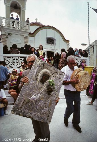 GREECE (Dodecanese) Karpathos Island - GRECIA (Dodecanneso) Isola di Scarpanto - Olimbos - antico paese arroccato sul crinale ed isolato a nord dell'isola - una festa religiosa tradizionale