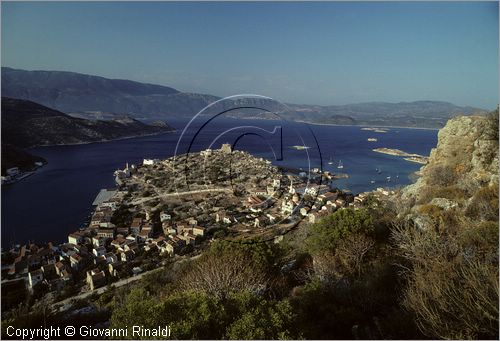 GREECE - (Dodecanese Island) - GRECIA (Dodecanneso) - ISOLA DI KASTELLORIZO (Megisti) - veduta del paese e del porto dalla montagna, sullo sfondo la costa turca