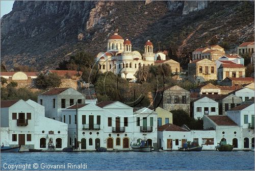 GREECE - (Dodecanese Island) - GRECIA (Dodecanneso) - ISOLA DI KASTELLORIZO (Megisti) - veduta delle tipiche casette del paese che si affacciano sullo specchio di mare del porto