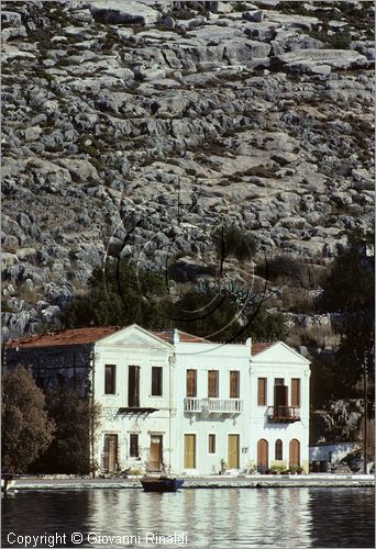 GREECE - (Dodecanese Island) - GRECIA (Dodecanneso) - ISOLA DI KASTELLORIZO (Megisti) - veduta delle tipiche casette del paese che si affacciano sullo specchio di mare del porto