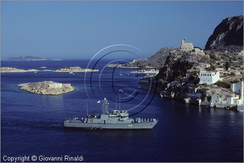GREECE - (Dodecanese Island) - GRECIA (Dodecanneso) - ISOLA DI KASTELLORIZO (Megisti) - una nave militare entra nell'insenatura del porto