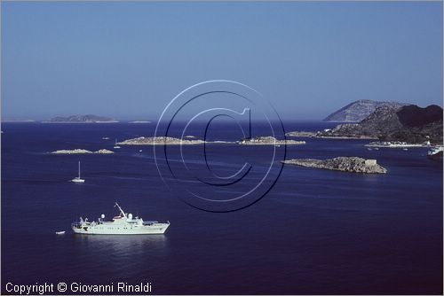 GREECE - (Dodecanese Island) - GRECIA (Dodecanneso) - ISOLA DI KASTELLORIZO (Megisti) - una uno yacht nella baia