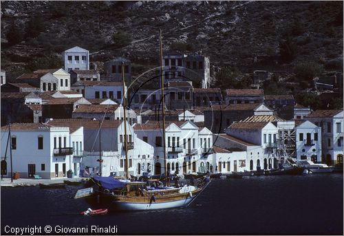 GREECE - (Dodecanese Island) - GRECIA (Dodecanneso) - ISOLA DI KASTELLORIZO (Megisti) - una un caicco entra nell'insenatura del porto