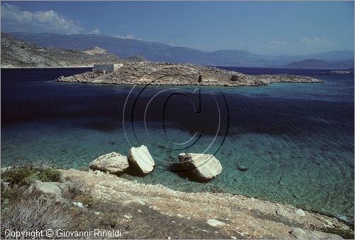 GREECE - (Dodecanese Island) - GRECIA (Dodecanneso) - ISOLA DI KASTELLORIZO (Megisti) - la piccola isola di Psoradia di fronte al castello
