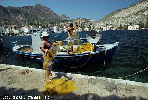 GREECE - (Dodecanese Island) - GRECIA (Dodecanneso) - ISOLA DI KASTELLORIZO (Megisti) - pescatori nel porto