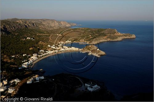 GRECIA - GREECE - Ionio Meridionale - Isola di Kithera (Kithira Citera) - costa sud - Kapsali visto da Hora