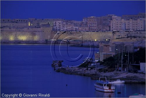 MALTA - MALTA ISLAND - Valletta - veduta notturna da Sliema