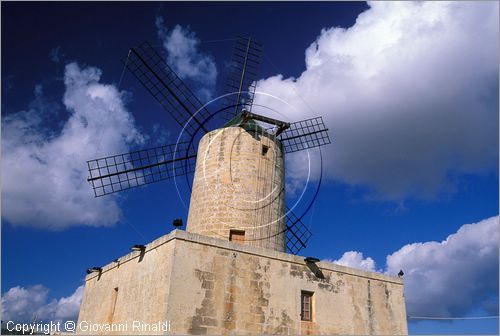 MALTA - MALTA ISLAND - Zurrieq - mulino a vento