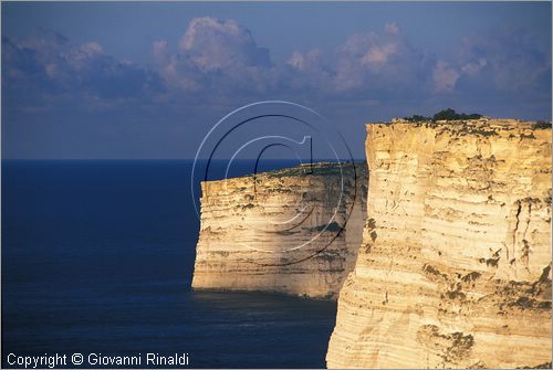 MALTA - GOZO ISLAND - le scogliere di Ta' Cenc sulla costa meridionale