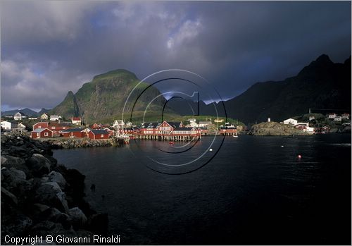 NORWAY - NORVEGIA - ISOLE LOFOTEN - Moskenes - il villaggio A con le tipiche rorbu (casette dei pescatori)