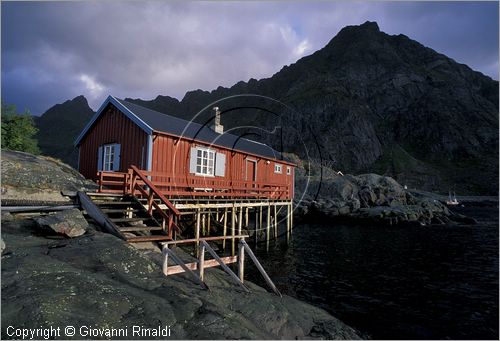 NORWAY - NORVEGIA - ISOLE LOFOTEN - Moskenes - il villaggio A - tipiche rorbu (casette dei pescatori) - A-Rorbuer in affitto