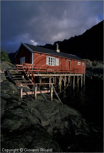 NORWAY - NORVEGIA - ISOLE LOFOTEN - Moskenes - il villaggio A - tipiche rorbu (casette dei pescatori) - A-Rorbuer in affitto