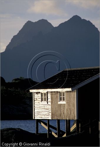 NORWAY - NORVEGIA - ISOLE LOFOTEN - Svolvaer - tipiche rorbu (case dei pescatori) - Svinoya Rourbuer in affitto