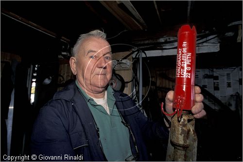 NORWAY - NORVEGIA - ISOLE LOFOTEN - Svolvaer - l'ex baleniere Ernst Rolf Dahl mostra l'attrezzatura per la caccia alla balena