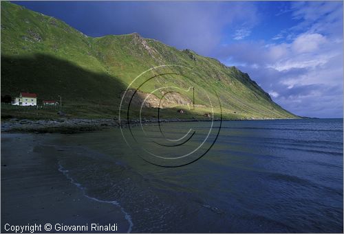 NORWAY - NORVEGIA - ISOLE LOFOTEN - Flakstad - paesaggio sulla costa settentrionale - spiaggia Sand Botnen