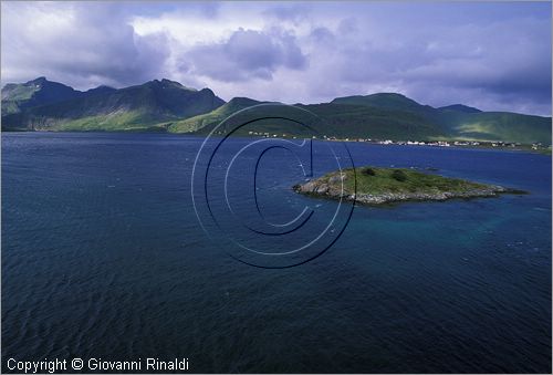 NORWAY - NORVEGIA - ISOLE LOFOTEN - Flakstad - paesaggio nel Torsfjorden