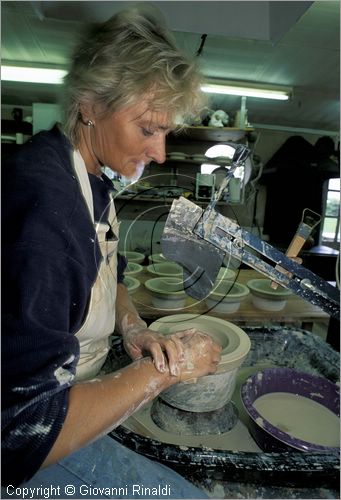 NORWAY - NORVEGIA - ISOLE LOFOTEN - Flakstad - Vikten - artigianato della ceramica