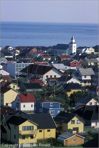 NORVEGIA - ISOLE VESTERALEN (Norway - Vesteralen) - Isola di Andoya - Andenes - veduta del paese dal faro