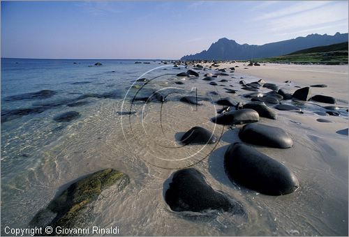 NORVEGIA - ISOLE VESTERALEN (Norway - Vesteralen) - Isola di Andoya - Bleik - la costa a sud del paese