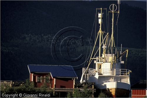 NORVEGIA - ISOLE VESTERALEN (Norway - Vesteralen) - Isola di Boroya - ristorante Isqueen in una vecchia baleniera