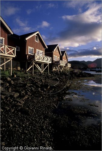 NORVEGIA - ISOLE VESTERALEN (Norway - Vesteralen) - Isola di Boroya - rorbu Kinnarps presso Stokmarknes