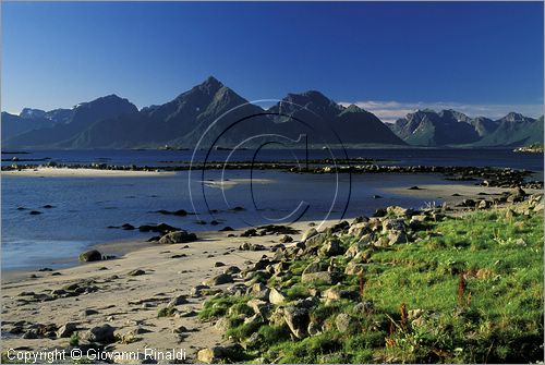 NORVEGIA - ISOLE VESTERALEN (Norway - Vesteralen) - Isola di Hadseloya - la costa meridionale ad ovest di Melbu