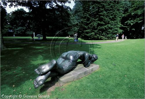 NETHERLANDS - OLANDA - Parco Nazionale "De Hoge Veluwe" - il parco intorno al Museo Kroller-Muller con sculture di Rodin, Moore, Hepworth, Serra, Merz, ...