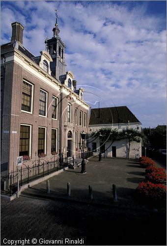 NETHERLANDS - OLANDA - Ijsselmeer (Zuiderzee) - Edam - la piazza del Municipio