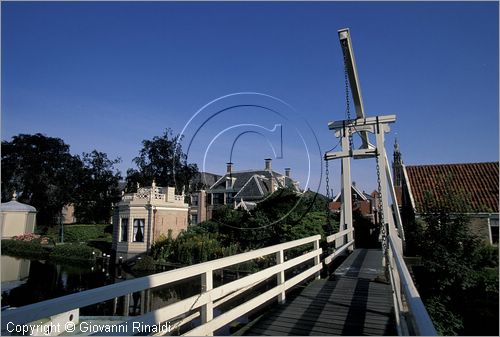 NETHERLANDS - OLANDA - Ijsselmeer (Zuiderzee) - Edam - lungo il canale