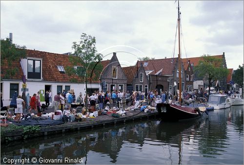 NETHERLANDS - OLANDA - Ijsselmeer (Zuiderzee) - Edam - mercatino settimanale lungo i canali