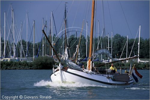 NETHERLANDS - OLANDA - Ijsselmeer (Zuiderzee) - Enkhuizen - navigazione nel lago
