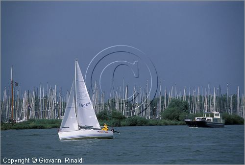 NETHERLANDS - OLANDA - Ijsselmeer (Zuiderzee) - Enkhuizen - navigazione nel lago