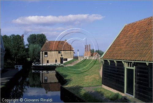 NETHERLANDS - OLANDA - Ijsselmeer (Zuiderzee) - Enkhuizen - Zuiderzee Museum - museo all'aperto: ricostruzione di un villaggio di pescatori della fine dell'800