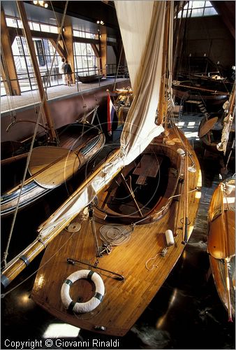 NETHERLANDS - OLANDA - Ijsselmeer (Zuiderzee) - Enkhuizen - Zuiderzee Museum - museo interno dedicato in gran parte alle barche tradizionali del lago