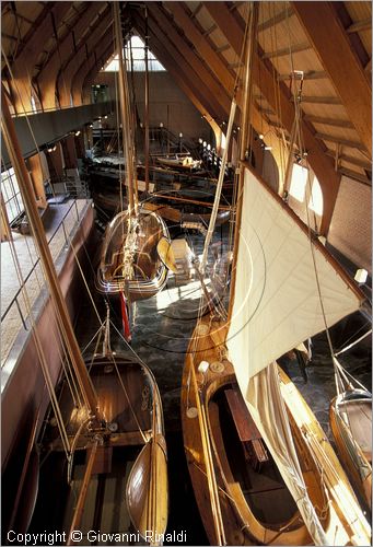 NETHERLANDS - OLANDA - Ijsselmeer (Zuiderzee) - Enkhuizen - Zuiderzee Museum - museo interno dedicato in gran parte alle barche tradizionali del lago