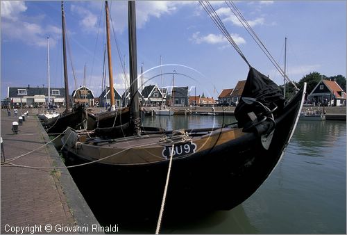 NETHERLANDS - OLANDA - Ijsselmeer (Zuiderzee) - Isola di Marken - il piccolo borgo turistico di Marken era un'isola di pescatori ora collegata alla terraferma da un ponte