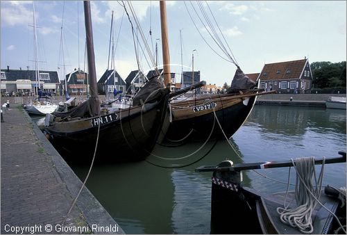 NETHERLANDS - OLANDA - Ijsselmeer (Zuiderzee) - Isola di Marken - il piccolo borgo turistico di Marken era un'isola di pescatori ora collegata alla terraferma da un ponte