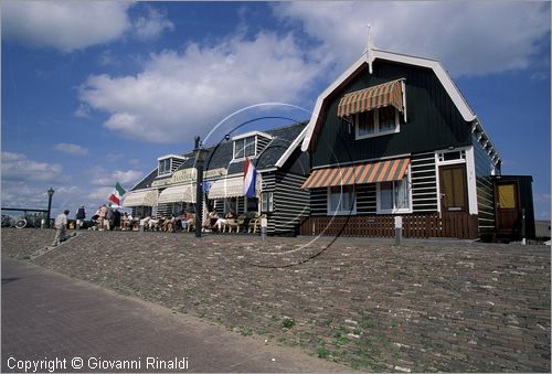 NETHERLANDS - OLANDA - Ijsselmeer (Zuiderzee) - Isola di Marken - il piccolo borgo turistico di Marken era un'isola di pescatori ora collegata alla terraferma da un ponte