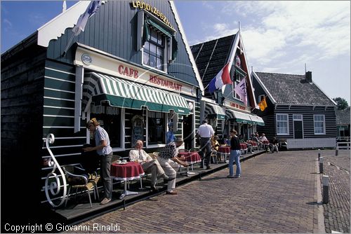 NETHERLANDS - OLANDA - Ijsselmeer (Zuiderzee) - Isola di Marken - il piccolo borgo turistico di Marken era un'isola di pescatori ora collegata alla terraferma da un ponte