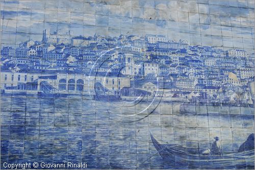PORTUGAL - LISBON - LISBOA - PORTOGALLO - LISBONA - Alfama - tipico azulejo con veduta della citt