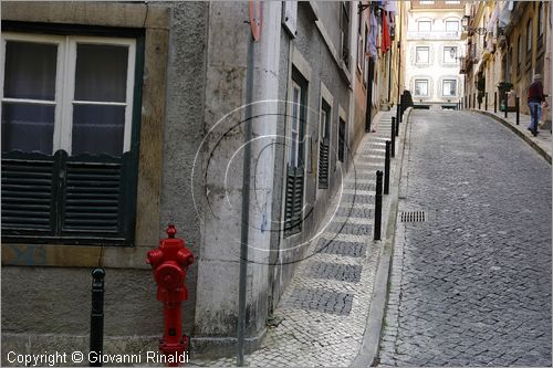 PORTUGAL - LISBON - LISBOA - PORTOGALLO - LISBONA - Bairro Alto - scorcio tra i vicoli