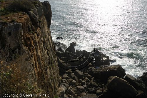 PORTUGAL - PORTOGALLO - CASCAIS - la costa erosa di Boca da Inferno