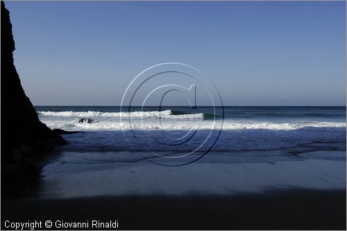 PORTUGAL - PORTOGALLO - PRAIA DA ADRAGA - spiaggia sulla costa occidentale a nord di Cabo da Roca