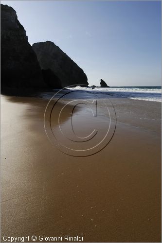 PORTUGAL - PORTOGALLO - PRAIA DA ADRAGA - spiaggia sulla costa occidentale a nord di Cabo da Roca